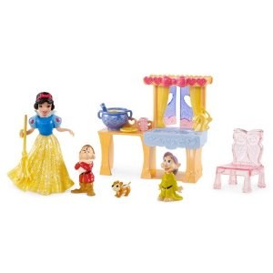 Disney Princesses blanche neige and furniture