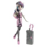 Monster High Scaris doll Rochelle Goyle on holidays Y7648